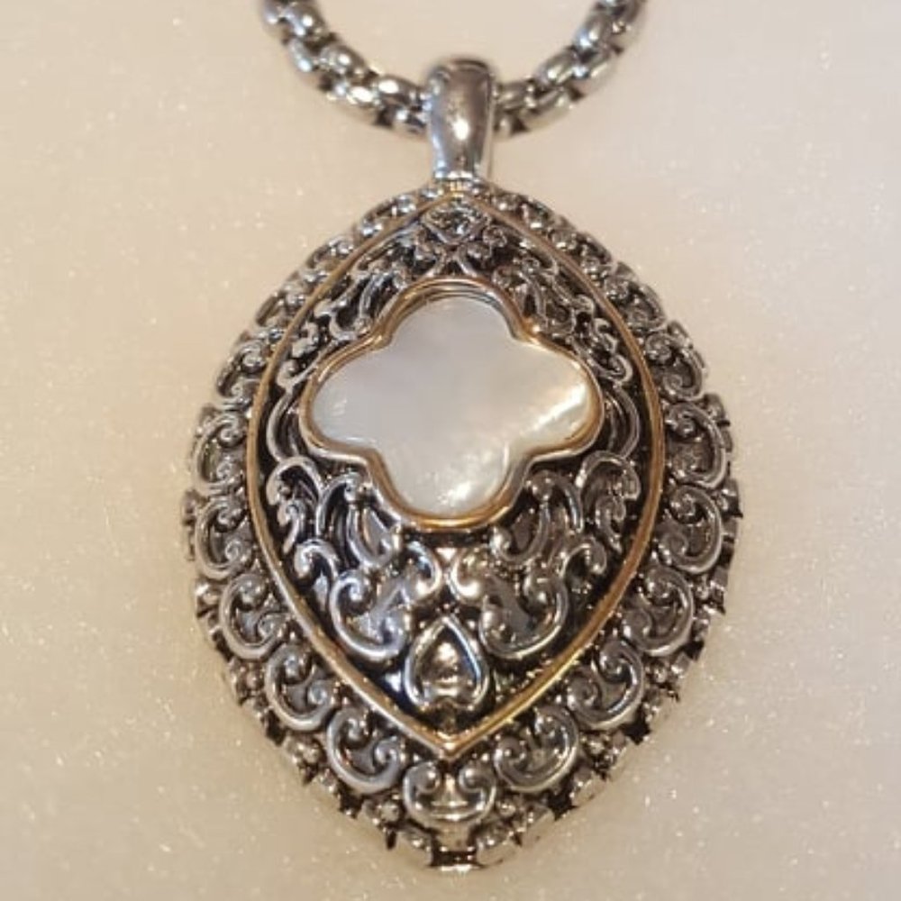 Mother of Pearl Pendant Necklace